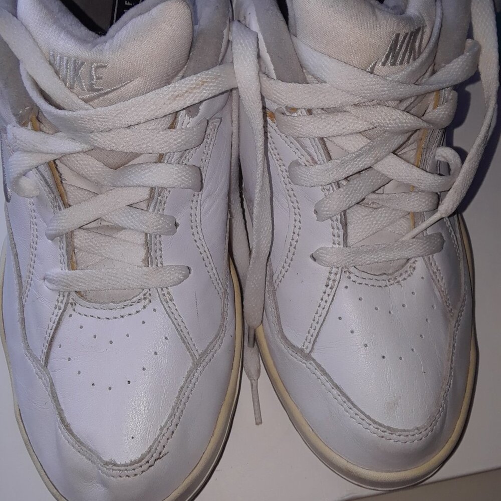 Nike Air white golf sneakers. Preloved size 9.5